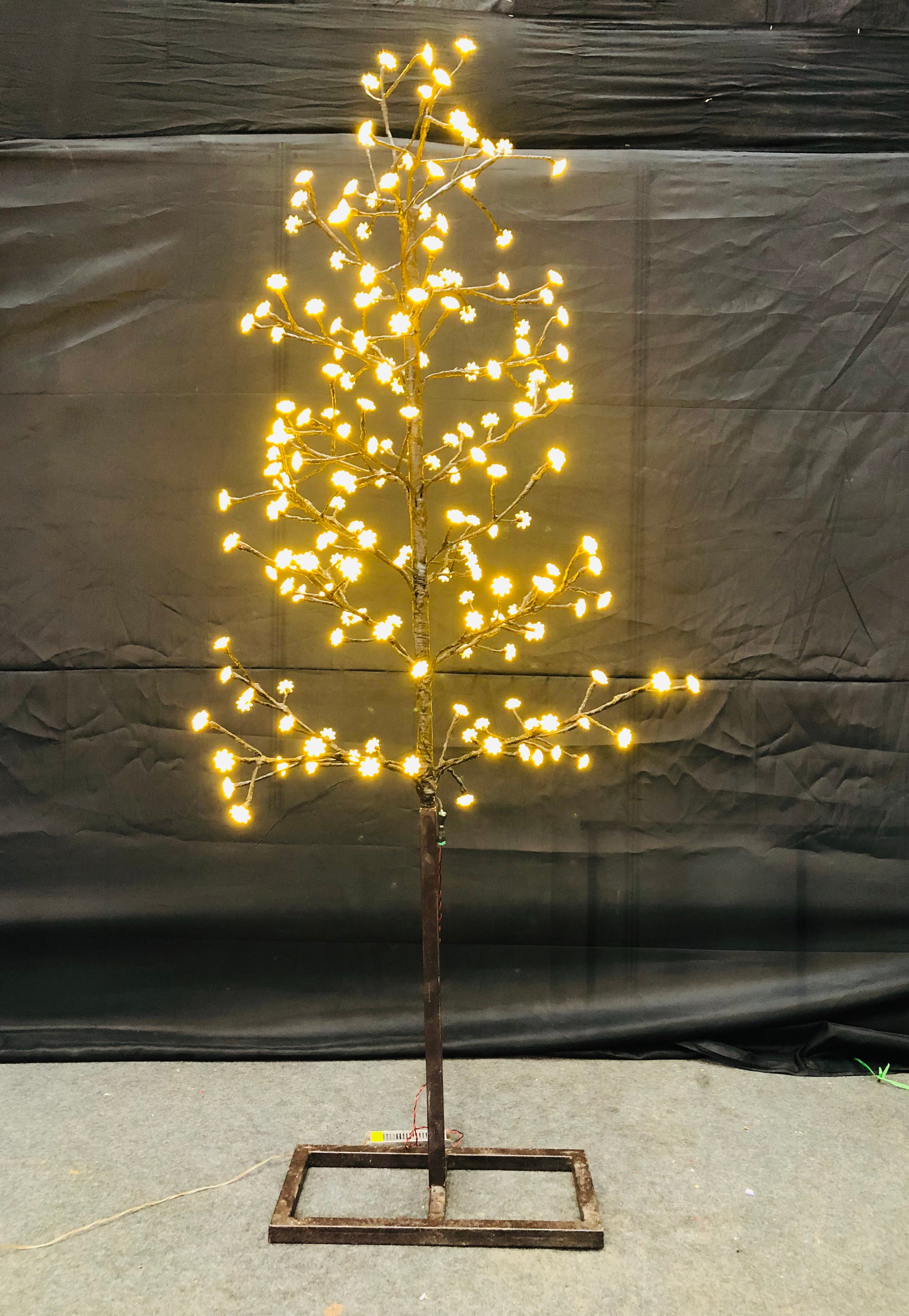 LIGHT TREE 7.5 Feet