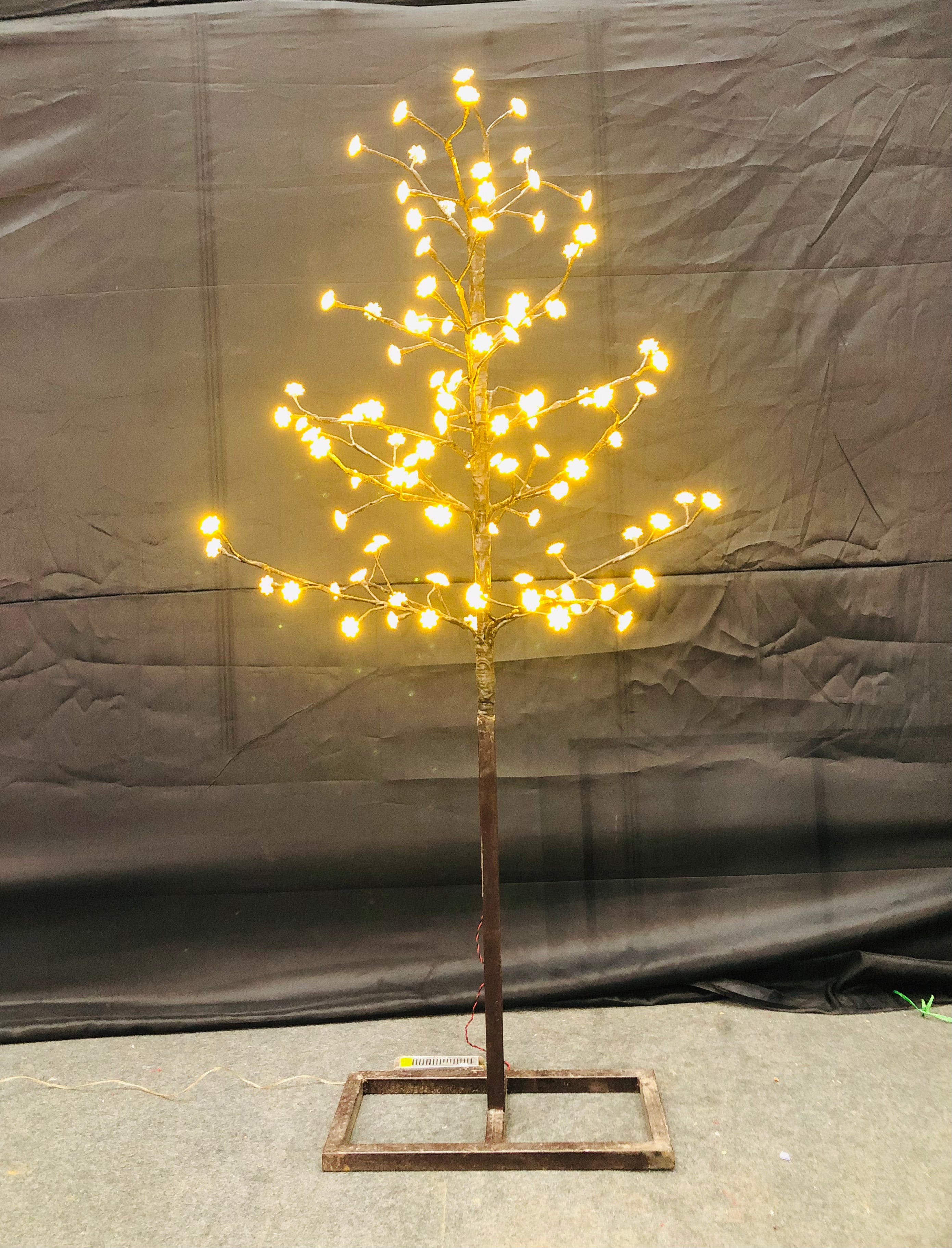 LIGHT TREE 5.5 Feet