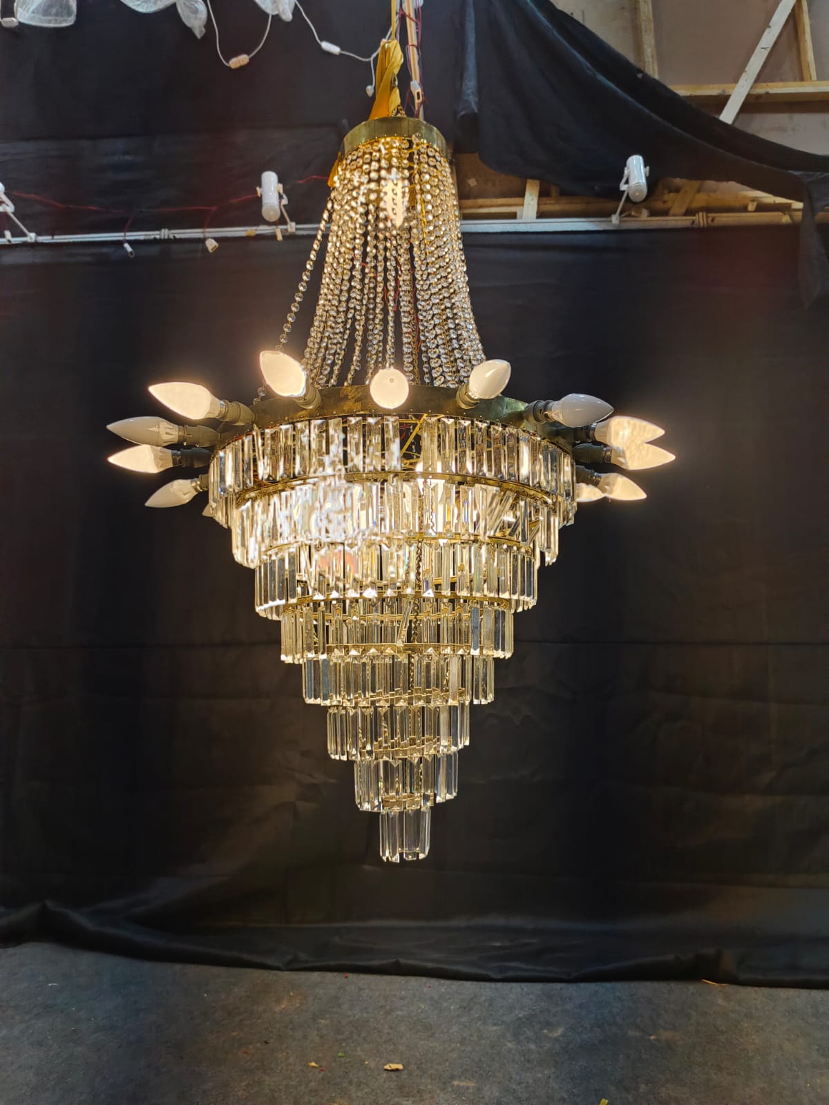 PATRI ROND WITH BULB RING CHANDELIER