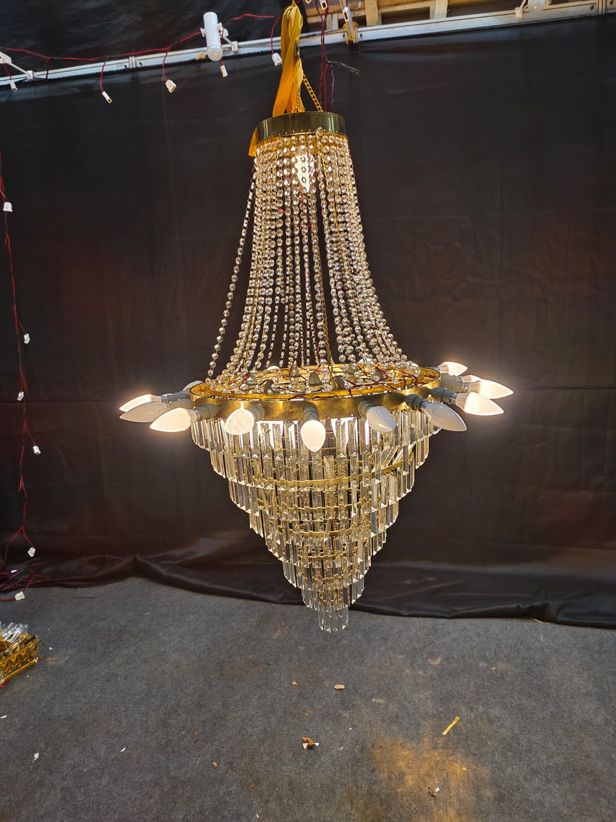 PATRI ROND WITH BULB RING CHANDELIER