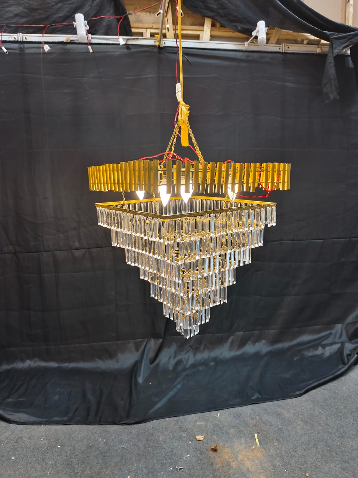 PATRI SQUARE CHANDELIER