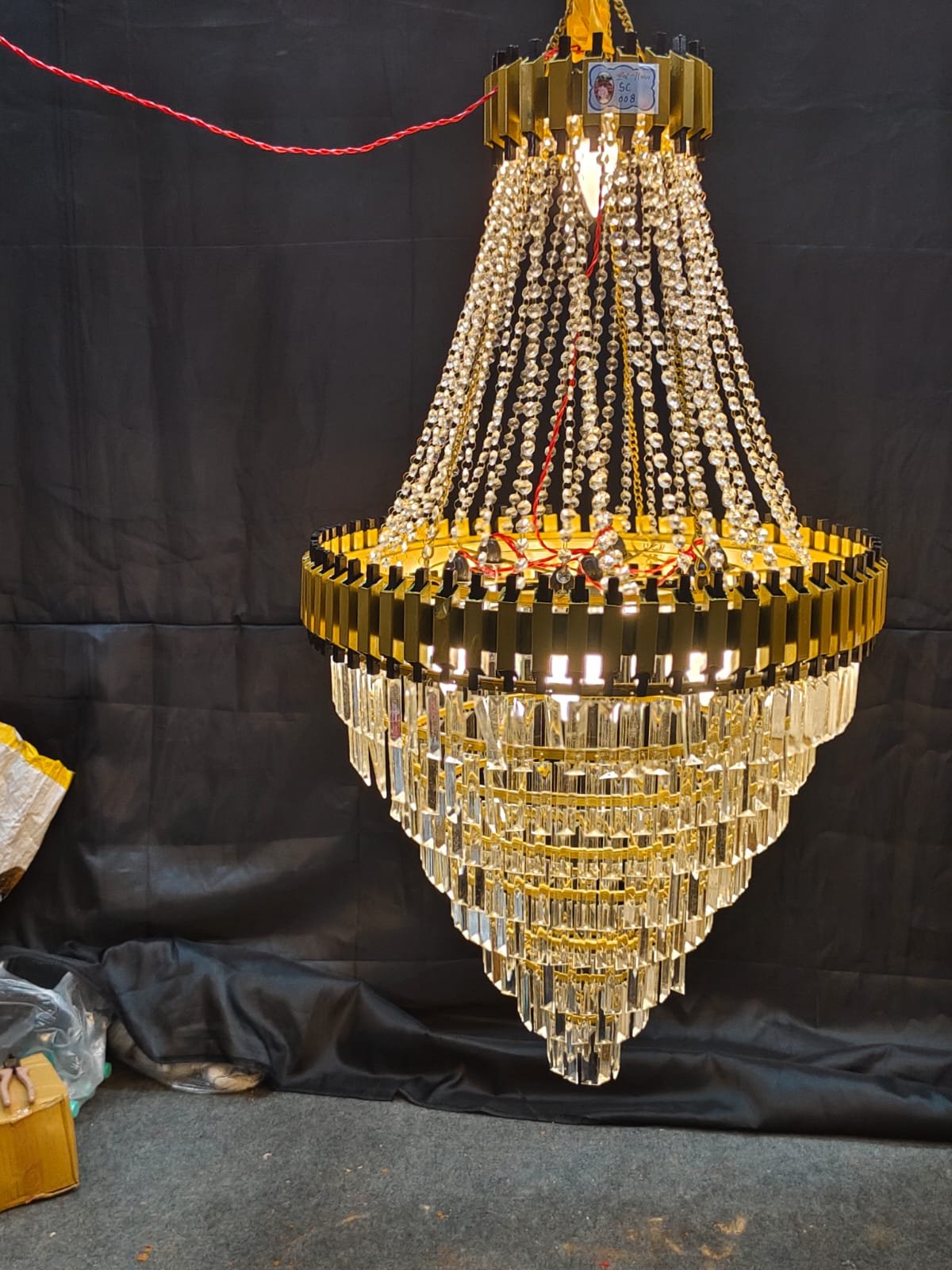 CRISTAL PATRI CHANDELIER WITH SQUARE  PIPE BORDER